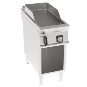 Grătar electric independent cu placă netedă pe cabinet deschis