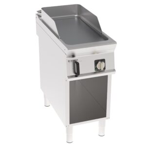 Grătar electric independent cu placă netedă din crom periat pe cabinet deschis