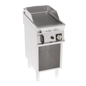 Grill pe gaz independent cu placă striată pe dulap deschis